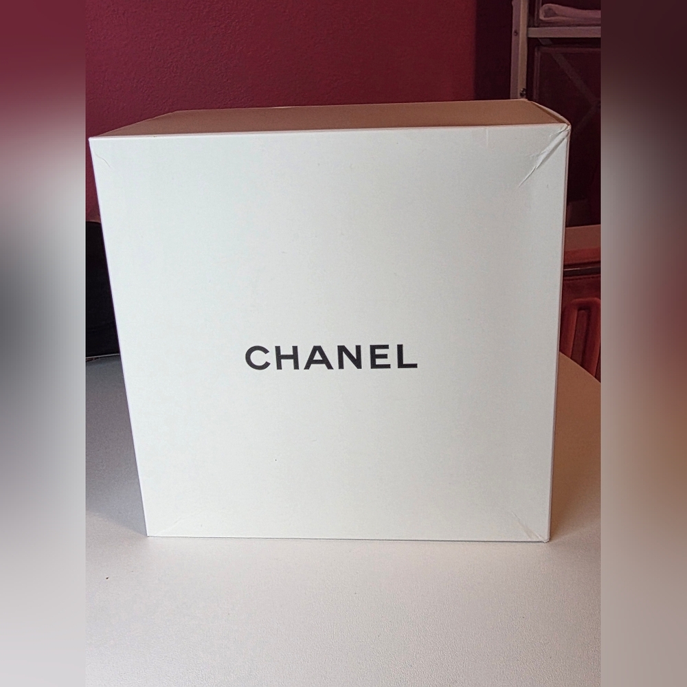 NEW Chanel Beauté CC Travel Eye Mask/Neck Pillow! - Picture 11 of 11